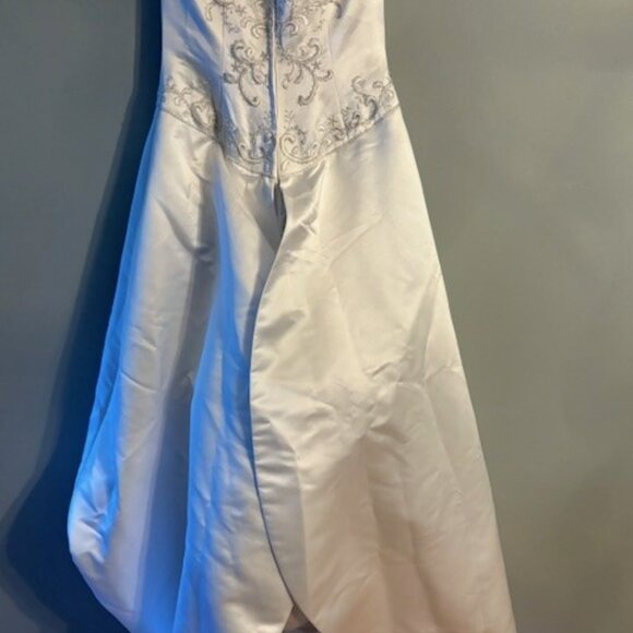 David’s Bridal Michaelangelo/T8589 Strapless Beaded Wedding Dress - Picture 9 of 10